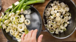 Culinaire experts zijn het eens: prei koken is lastiger dan je denkt en deze fouten verpesten vaak je gerecht